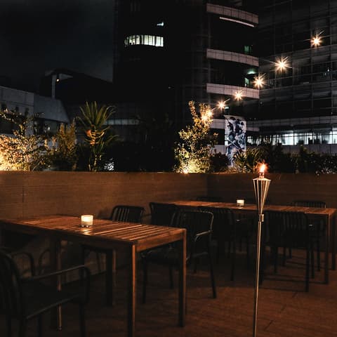 ROOFTOP BBQ&BAR OCTAIR（オクトエアー）栄店 テーブル4名様（1部屋） - オープン席