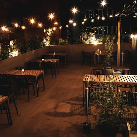 ROOFTOP BBQ&BAR OCTAIR（オクトエアー）栄店 テーブル25名様（1部屋） - オープン席