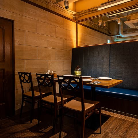 フレンチ屋台ビストロ のれんとコルク 名古屋駅店 テーブル6名様（3部屋） - オープン席