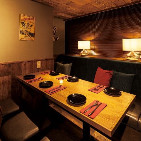 グランピング個室 お肉とチーズ Octo Table（オクトテーブル）栄店 テーブル6名様（2部屋） - オープン席