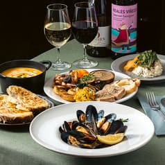 フレンチ屋台ビストロ のれんとコルク 名古屋駅店 B1-ムール貝白ワイン蒸しセット(チーズパン&ポタージュ付) - 宴会プラン